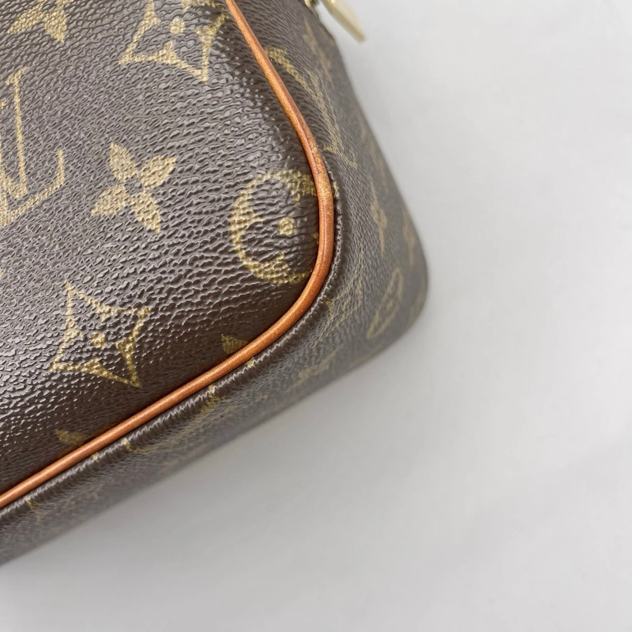 Louis Vuitton Cite Shoulder Bag MM Brown Monogram Canvas Shoulder Bag